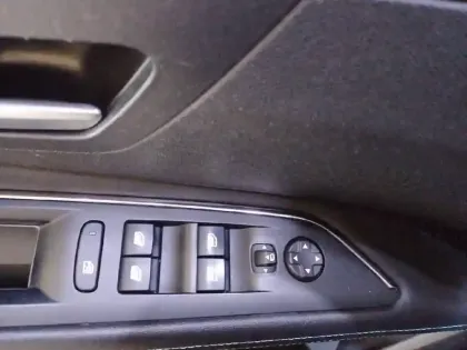 Photo 102 Peugeot 3008  Hybrid 225 e-EAT8