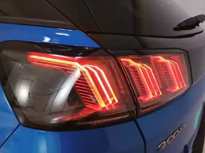 Photo 16 Peugeot 3008  Hybrid 225 e-EAT8