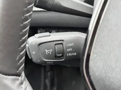 Photo 18 Peugeot 2008  Hybrid 145 e-DCS6