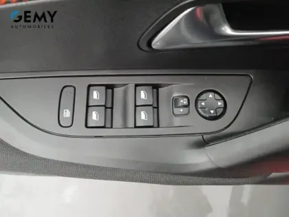 Photo 11 Peugeot 2008  PureTech 130 S&S BVM6