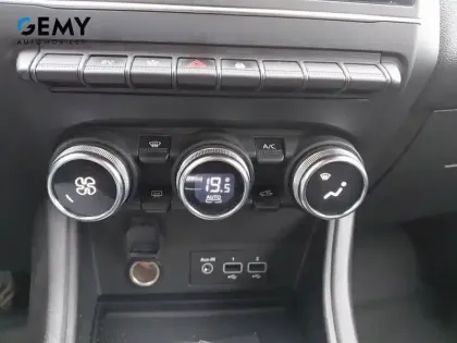 Photo 23 Renault Captur  E-Tech hybride rechargeable 160