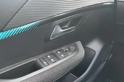 Photo 25 Peugeot 208  Electrique 50 kWh 136ch