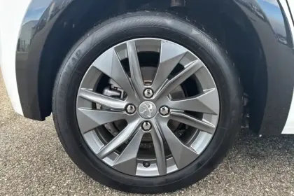 Photo 14 Peugeot 208  Electrique 50 kWh 136ch