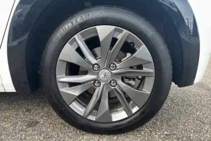 Photo 13 Peugeot 208  Electrique 50 kWh 136ch