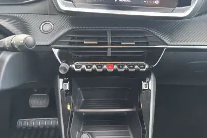 Photo 20 Peugeot 208  Electrique 50 kWh 136ch