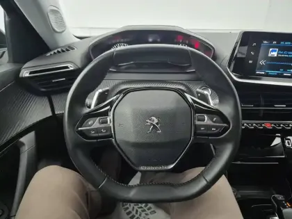 Photo 30 Peugeot 2008  PureTech 130 S&S EAT8