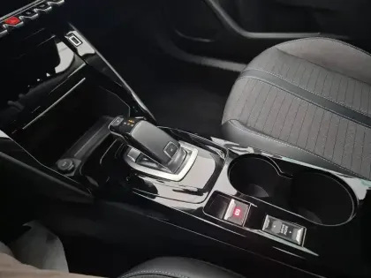 Photo 50 Peugeot 2008  PureTech 130 S&S EAT8