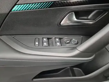 Photo 82 Peugeot 2008  PureTech 130 S&S EAT8