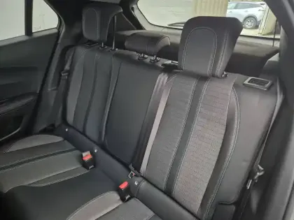 Photo 70 Peugeot 2008  PureTech 130 S&S EAT8