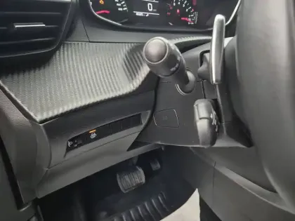 Photo 37 Peugeot 2008  PureTech 130 S&S EAT8