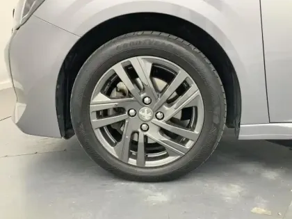 Photo 14 Peugeot 208  PureTech 100 S&S BVM6 Style