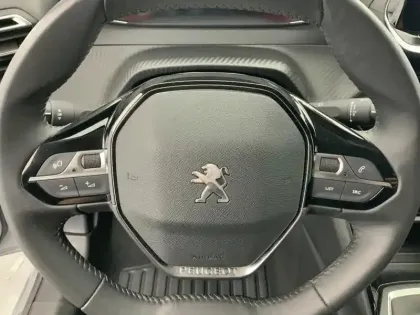 Photo 18 Peugeot 208  PureTech 100 S&S BVM6 Style