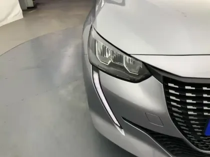 Photo 13 Peugeot 208  PureTech 100 S&S BVM6 Style