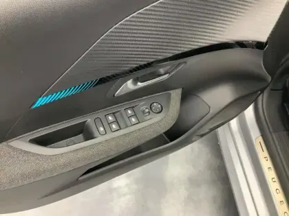 Photo 19 Peugeot 208  PureTech 100 S&S BVM6 Style