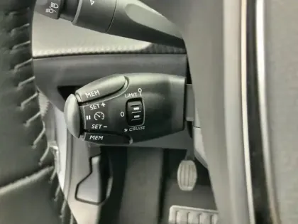 Photo 16 Peugeot 208  PureTech 100 S&S BVM6 Style