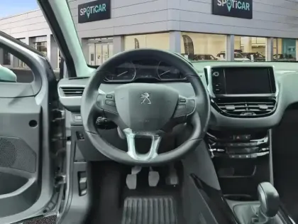 Photo 11 Peugeot 2008  BlueHDi 100ch S&S BVM5 Signature