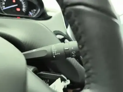 Photo 17 Peugeot 2008  BlueHDi 100ch S&S BVM5 Signature