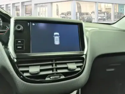 Photo 25 Peugeot 2008  BlueHDi 100ch S&S BVM5 Signature