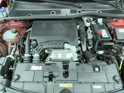 Photo 6 Citroën C4  PureTech 130 S&S EAT8 Shine Pack