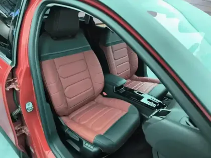 Photo 8 Citroën C4  PureTech 130 S&S EAT8 Shine Pack