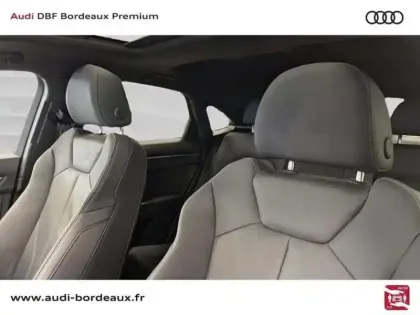 Photo 9 Audi Q3 35 TDI 150 ch S tronic 7 S line plus