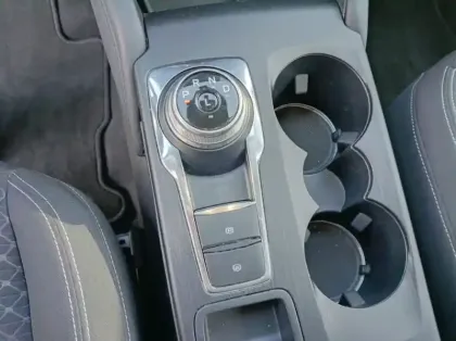 Photo 7 Ford Kuga 2.5 Duratec 180ch Hybrid FlexiFuel Titanium Powershift