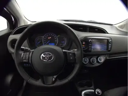 Photo 17 Toyota Yaris 70 VVT-i France