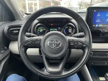 Photo 9 Toyota Yaris Hybrid Iconic 1.5 116 ch