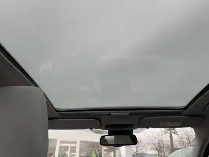 Photo 22 Toyota Yaris Hybrid Iconic 1.5 116 ch