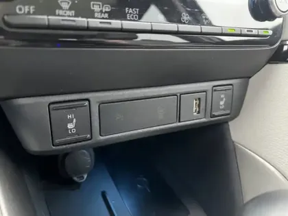 Photo 18 Toyota Yaris Hybrid Iconic 1.5 116 ch