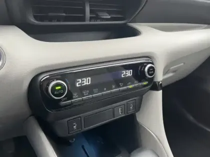 Photo 15 Toyota Yaris Hybrid Iconic 1.5 116 ch