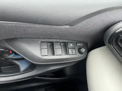 Photo 17 Toyota Yaris Hybrid Iconic 1.5 116 ch