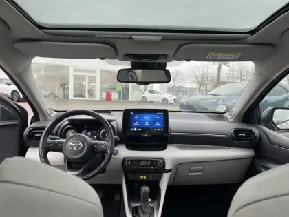 Photo 11 Toyota Yaris Hybrid Iconic 1.5 116 ch