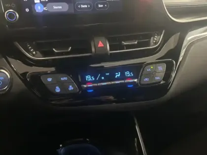 Photo 12 Toyota C-HR Hybrid Edition 1.8 122 ch