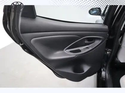 Photo 21 Toyota Yaris Hybride 116h Iconic