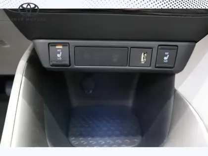 Photo 15 Toyota Yaris Hybride 116h Iconic