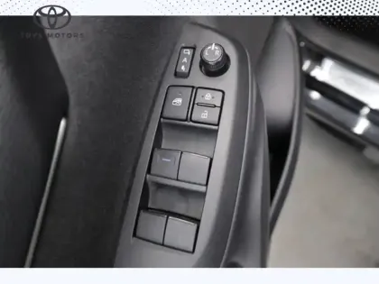 Photo 12 Toyota Yaris Hybride 116h Iconic