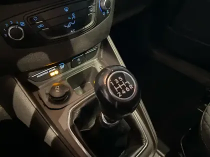 Photo 7 Ford Tourneo Courier 1.0E 100ch Titanium