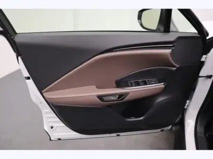 Photo 10 Lexus Lbx 1.5 136H 2WD Elegant HYBRIDE PACK