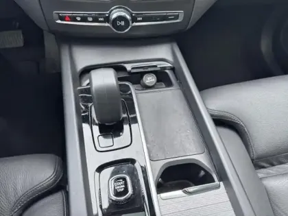 Photo 14 Volvo Xc60  T6 Hybride Rechargeable 253 + 145ch Ultra Style Dark Geartronic 8 AWD