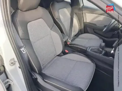 Photo 19 Renault Clio  1.6 E-Tech 145ch full hybrid Techno - 25 Camera GPS