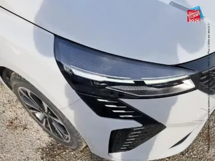 Photo 12 Renault Clio  1.6 E-Tech 145ch full hybrid Techno - 25 Camera GPS