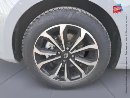 Photo 9 Renault Clio  1.6 E-Tech 145ch full hybrid Techno - 25 Camera GPS