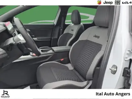 Photo 31 Jeep Compass  Electrique 213ch 157kw Altitude (Prime CEE déduite)