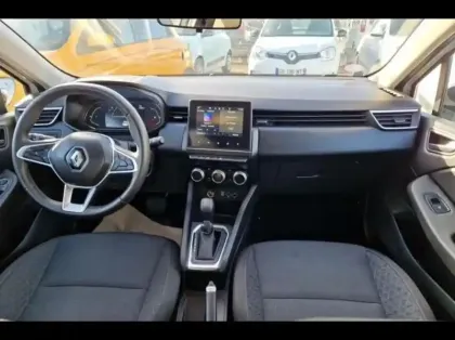 Photo 8 Renault Clio  1.6 E-Tech hybride 145ch Equilibre