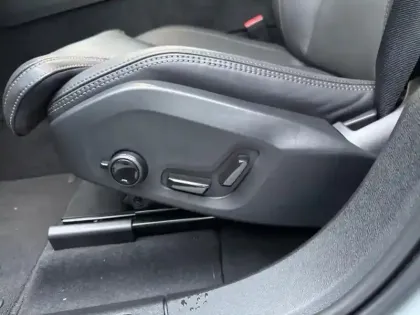 Photo 27 Volvo Xc60  T6 Hybride Rechargeable 350ch Ultra Style Dark Geartronic 8 AWD