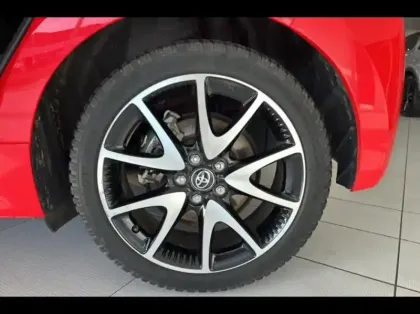 Photo 11 Toyota Yaris  116h Première 5p