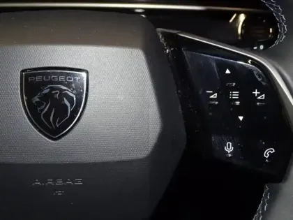 Photo 13 Peugeot 5008  Hybrid 145ch Allure e-DCS6