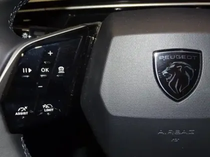 Photo 12 Peugeot 5008  Hybrid 145ch Allure e-DCS6