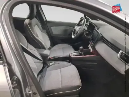 Photo 19 Renault Clio  1.6 E-Tech 145ch full hybrid Techno - 24 Camera GPS